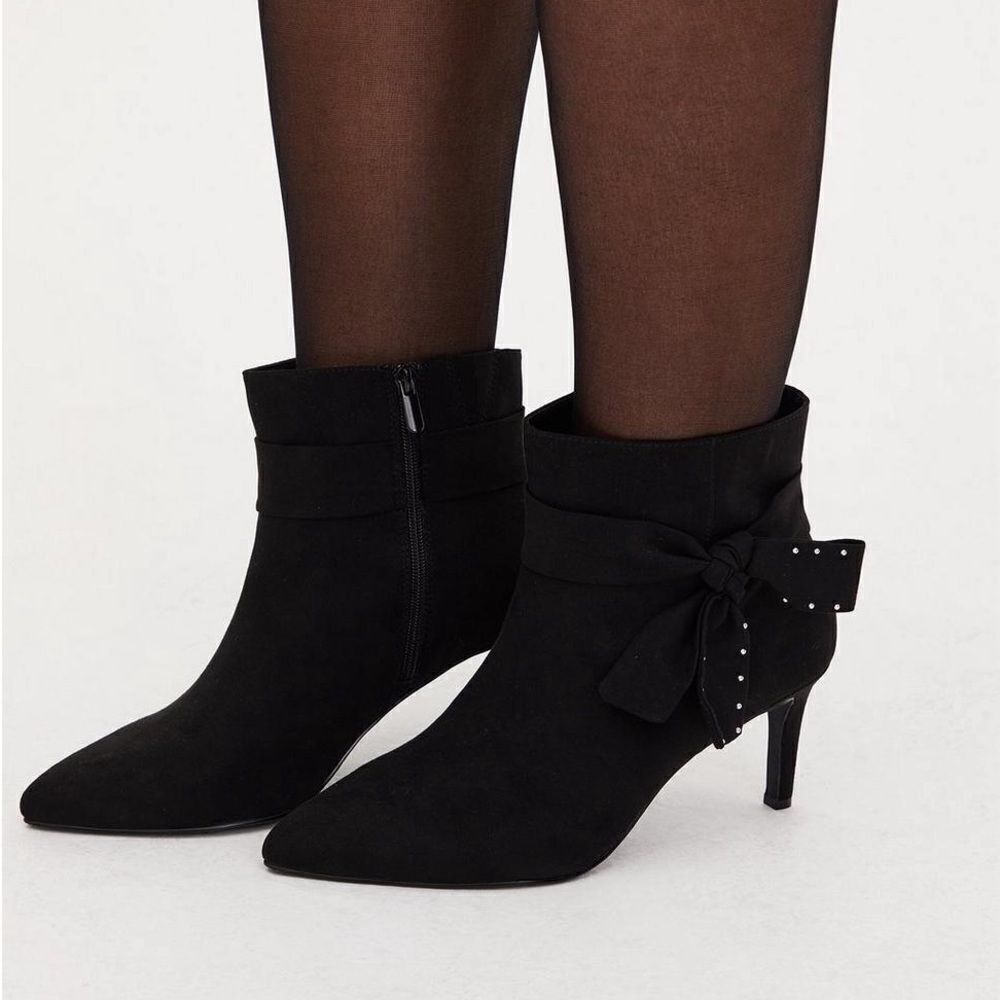 Torrid Studded Side Bow Ankle Boots Booties Black Microfiber 9.5W